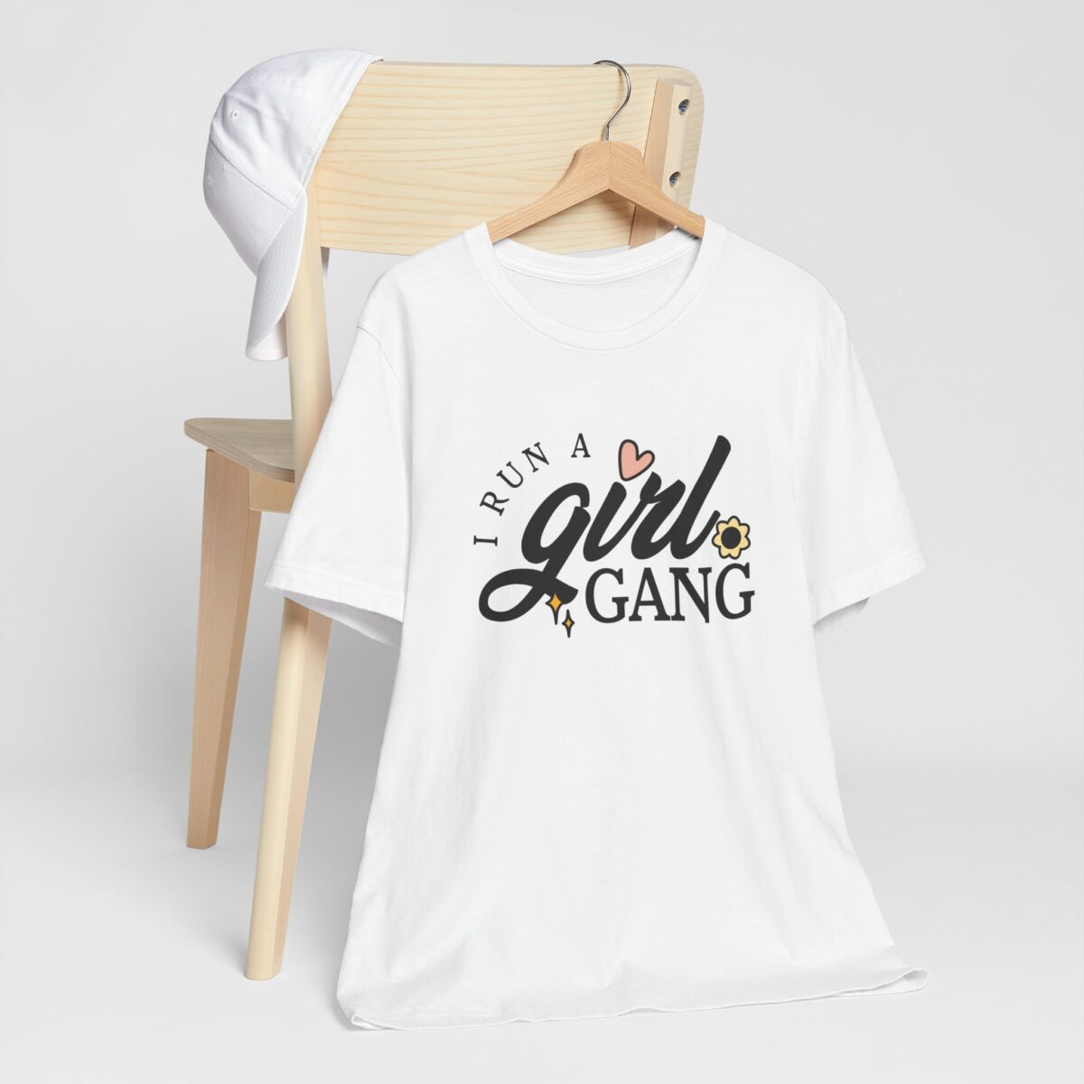 I Run a Girl Gang T-Shirt - Mom Life Tee - Mommy and Me Matching Shirt - Gift for Moms of Girls - Cute Mother’s Day Shirt